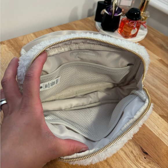 Lululemon Everywhere Belt Bag Large 2L - Picture 4 of 8